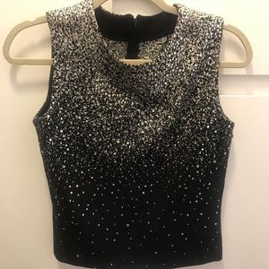 St. John sleeveless sweater top